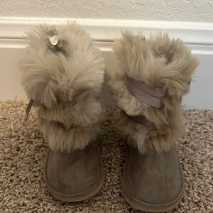 Cozy Tan Fur-Lined Kids Boots size 5